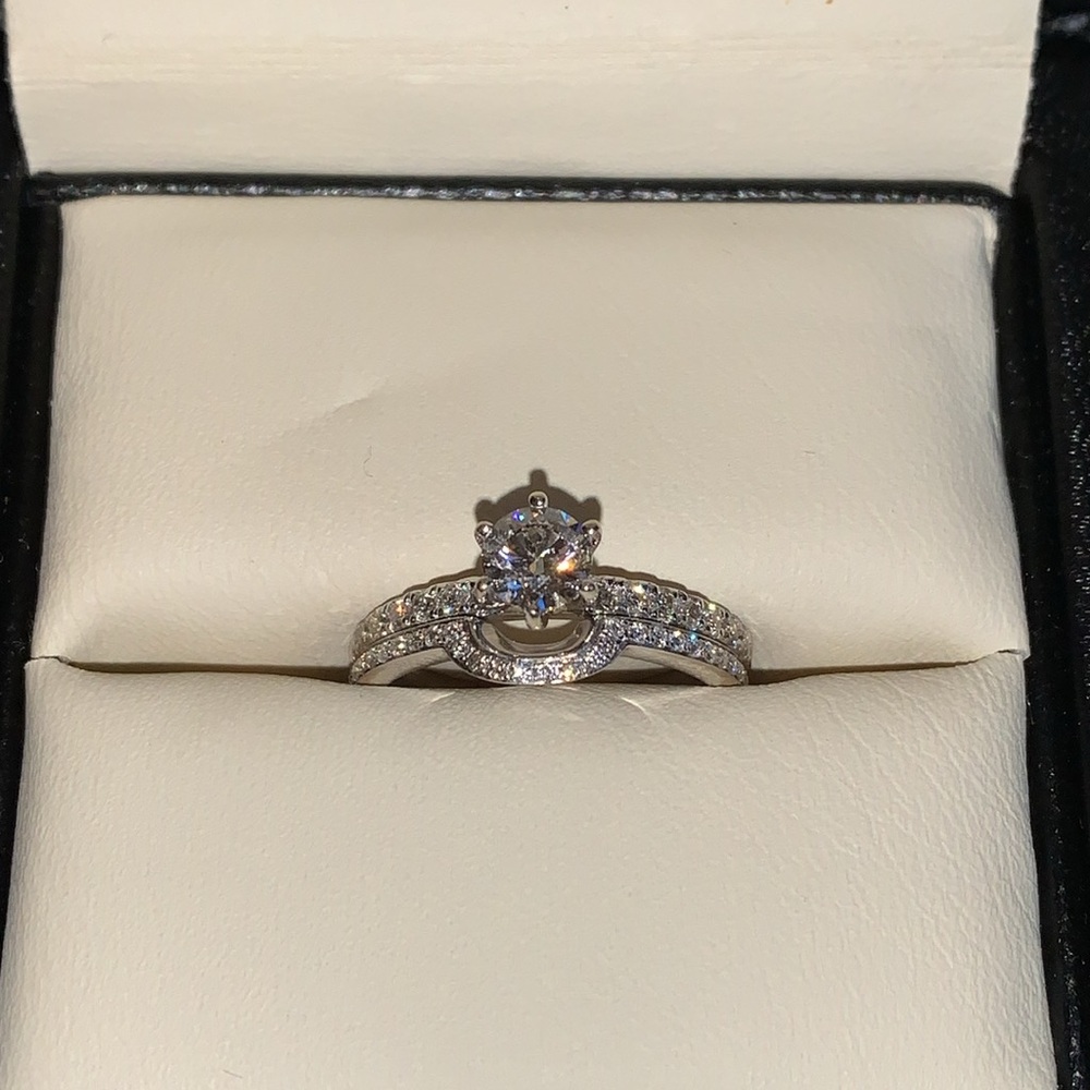 Certified 0.75 CT Diamond ring, with wedding band - Picture 3 of 8